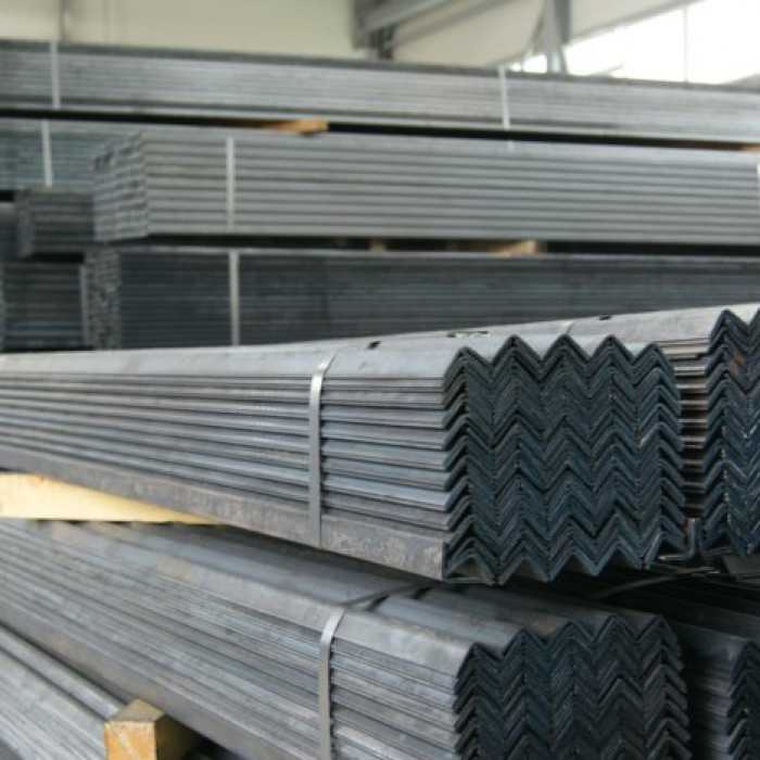 Уголок горячекатаный равнополочный 100х100х12 мм 12 м